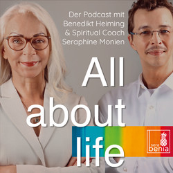 Ein Foto von der Autorin und Lifecoach Seraphine Monien zusammen mit Benedikt Heiming - gemeinsam gestalten sie die Folgen des Podcasts "All about life" vom Sera Benia Verlag.
